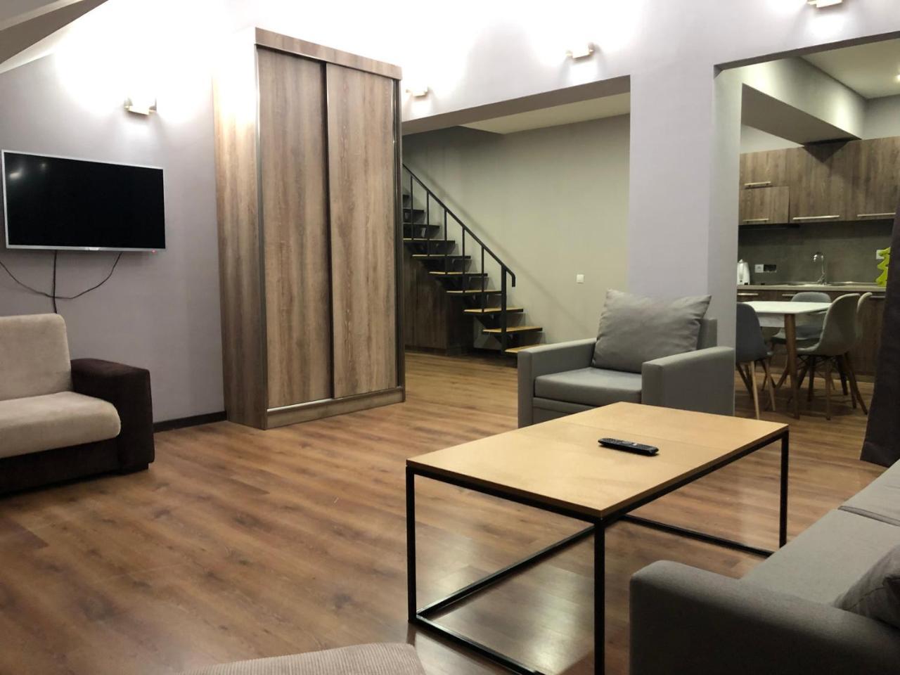 Duplex In New Near Gondola
