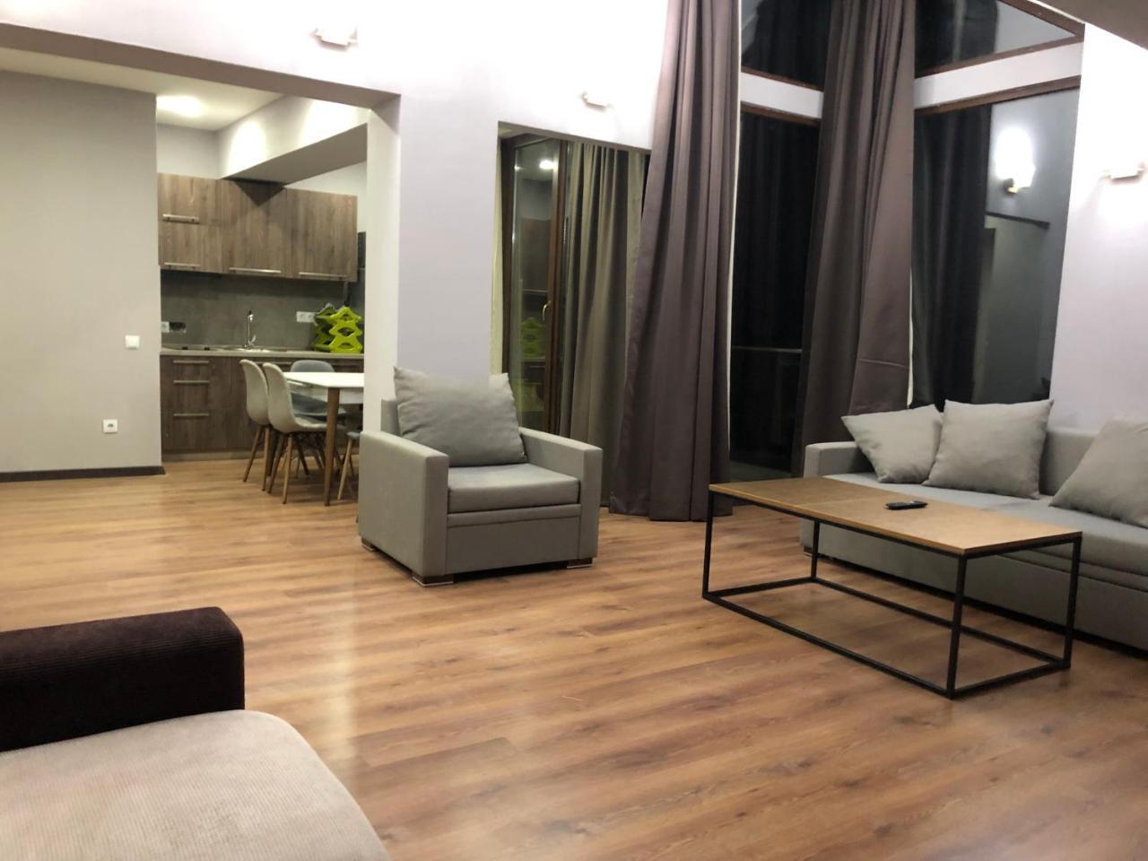 Duplex In New Near Gondola *