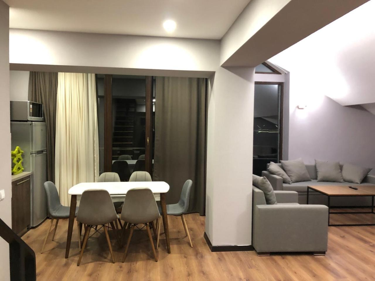 Duplex In New Near Gondola